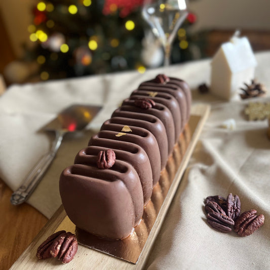 BÛCHE CHOCOLAT, VANILLE, CARAMEL ET NOIX DE PECAN (recette pour 8 personnes)