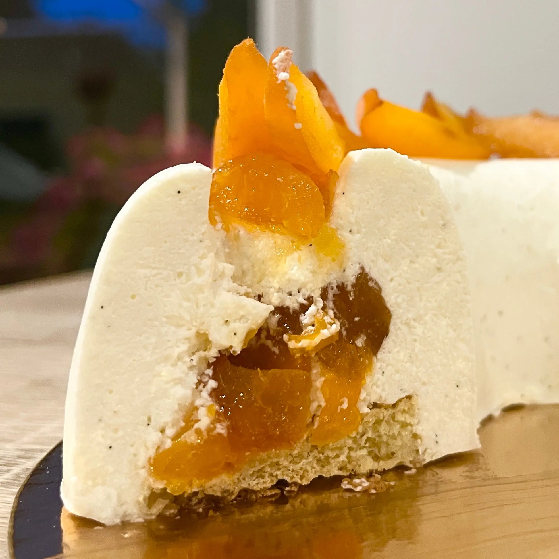 coupe de l'intérieur de l'entremets abricot mousse yaourt grec