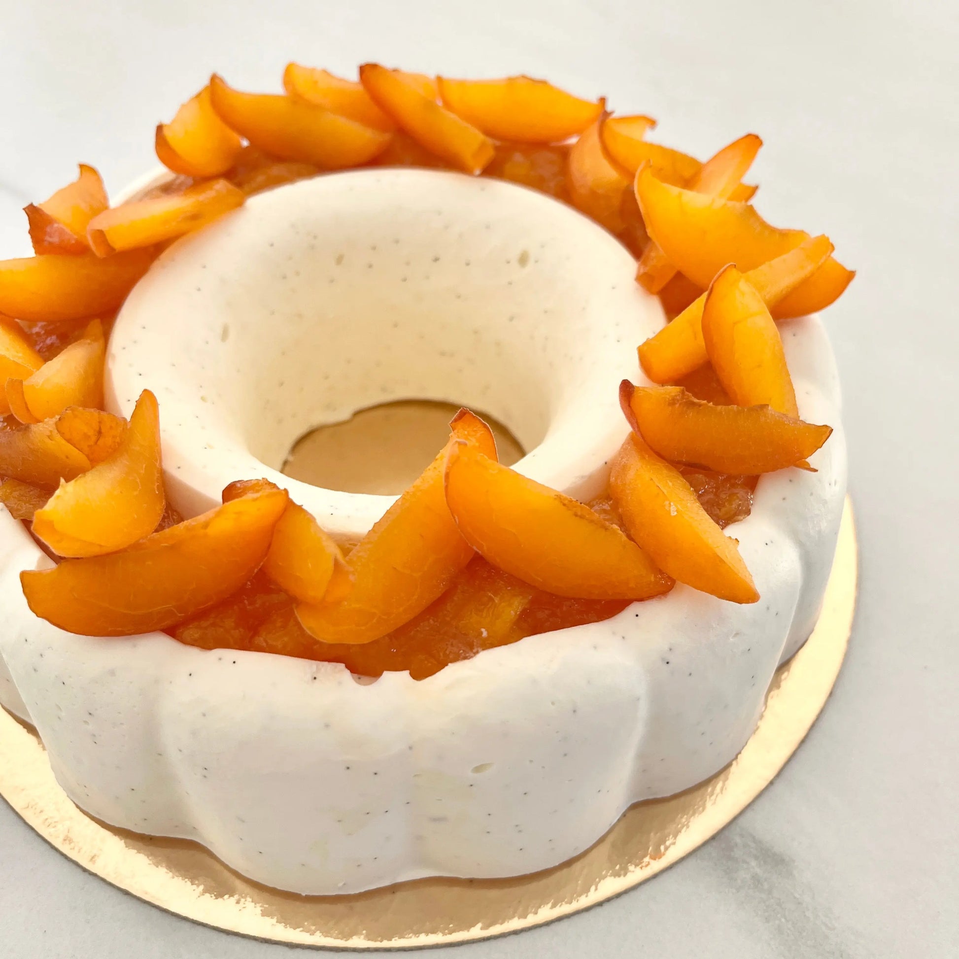 vu de côté de l'entremets abricot mousse de yaourt grec